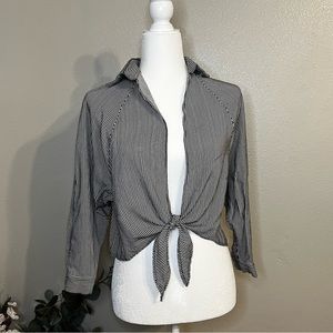 POLLY & Esther Tie Front Crop Top